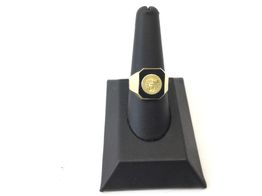 sello oro 18k con onix 