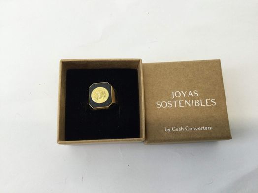 sello oro 18k con onix 