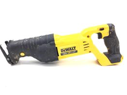 sierra sable dewalt dcs 380