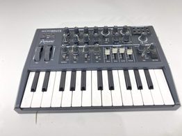 sintetizador arturia microbrute