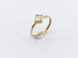 sortija oro 18k con diamante de laboratorio 