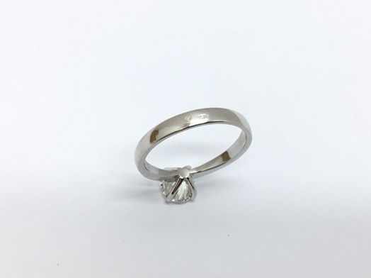 sortija oro 18k con diamante de laboratorio