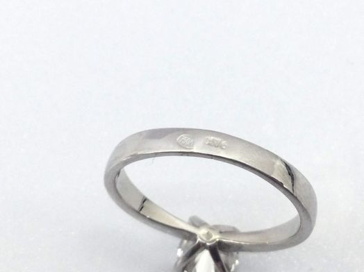 sortija oro 18k con diamante de laboratorio