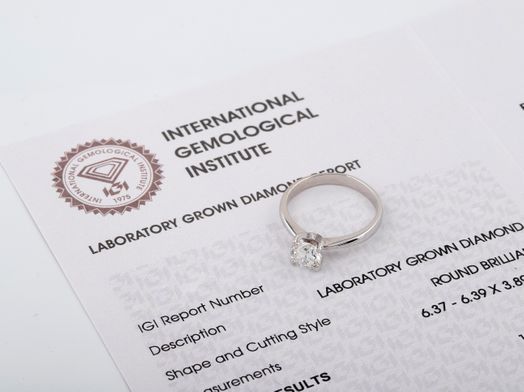 sortija oro 18k con diamante de laboratorio 