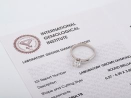 sortija oro 18k con diamante de laboratorio