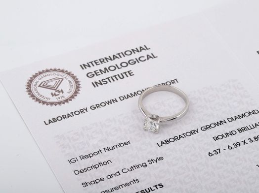 sortija oro 18k con diamante de laboratorio