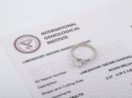 sortija oro 18k con diamante de laboratorio