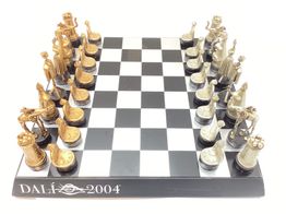 tablero ajedrez endesa colecci&oacute;n postales salvador dal&iacute; 2004