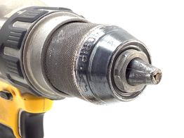 taladro a bateria dewalt dcd996