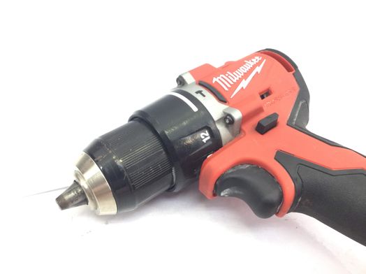 taladro a bateria milwaukee m18bdd