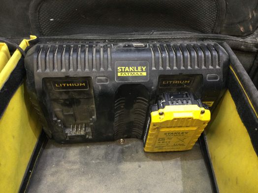 taladro a bateria stanley fmc627