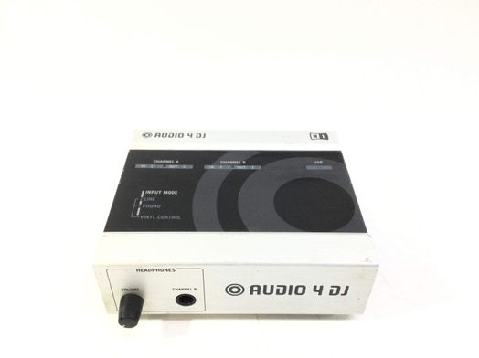tarjeta interface native instruments audio 4 dj