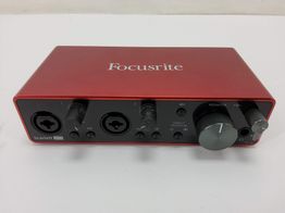 tarjeta sonido focusrite scarlet 2i2