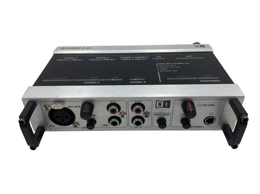 tarjeta sonido native instruments audio 8 dj