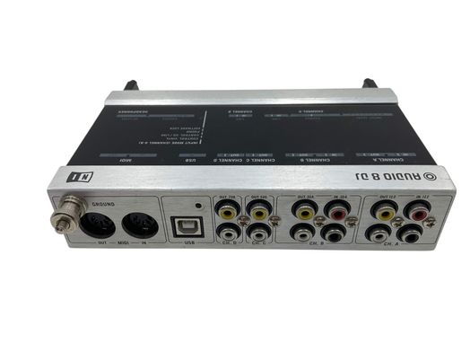 tarjeta sonido native instruments audio 8 dj