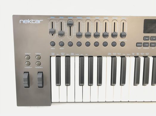 teclado eletrónico nektar impact lx49+