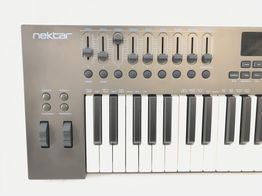 teclado eletrónico nektar impact lx49+