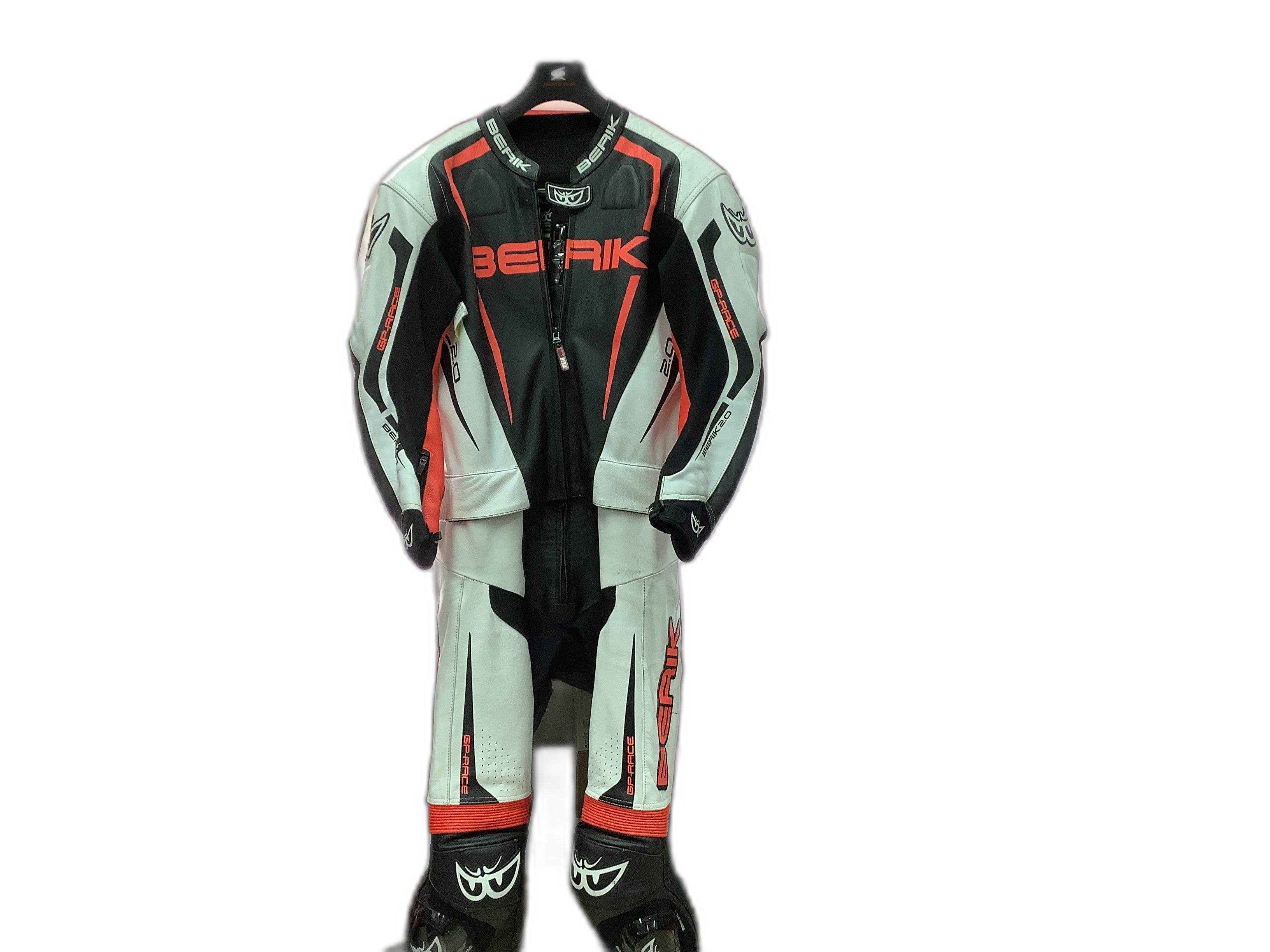 TRAJE MONO