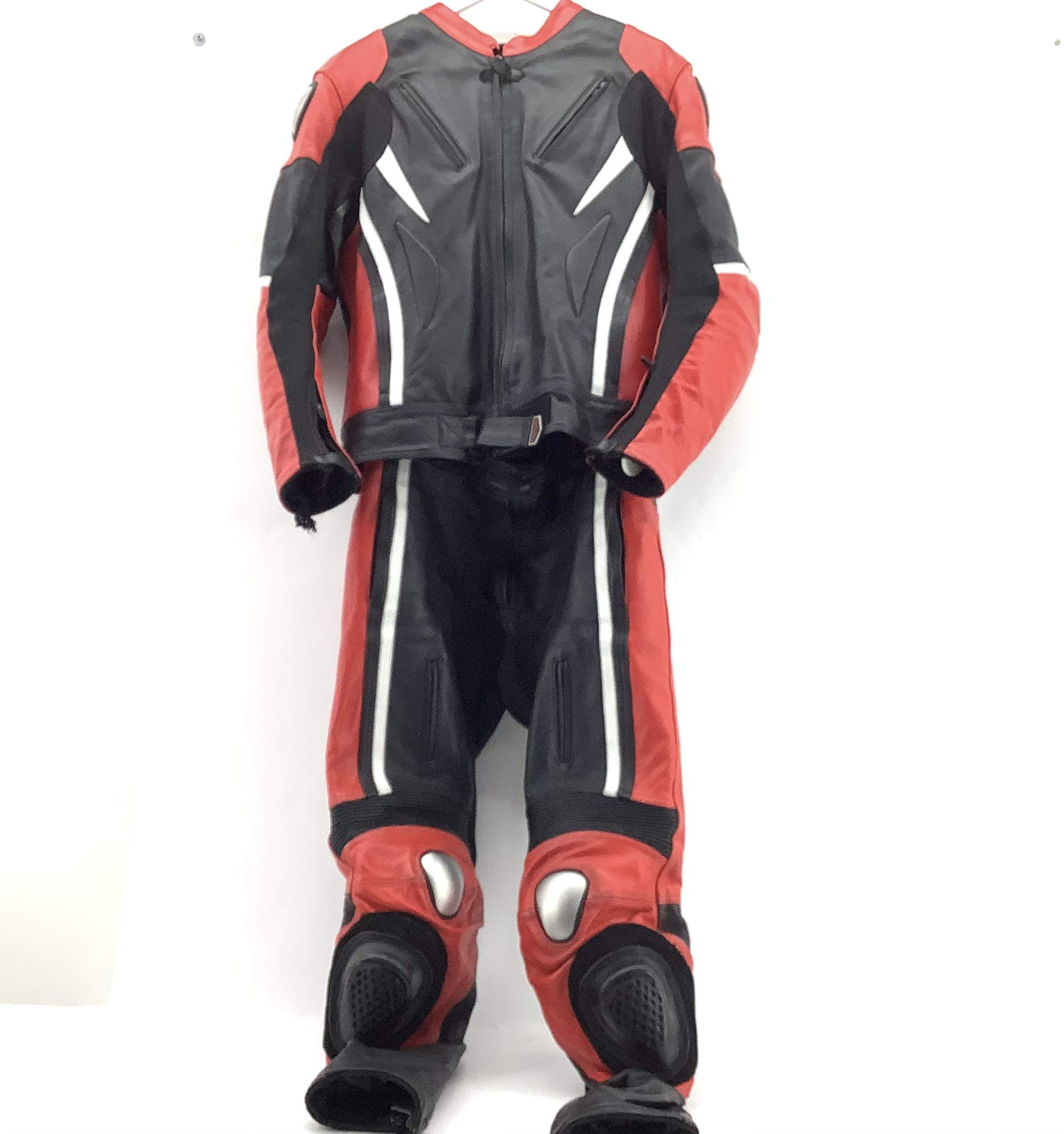 TRAJE MONO