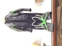 traje mono kawasaki verde y negro